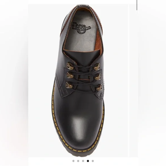 Dr. Martens Leona Low Vintage Smooth Platform Derby